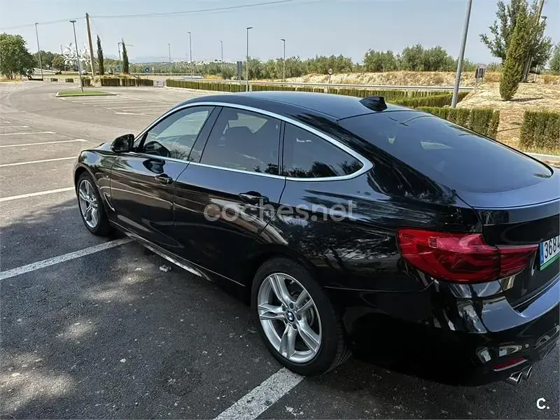 Usado BMW 330 Comfort Edition 258 CV (189 kW) 2016 Negro Berlina