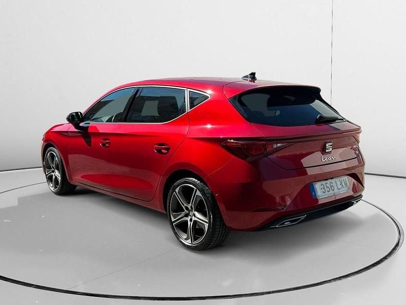 Usado Seat Leon FR 151 CV (111 kW) 2022 Negro Utilitario