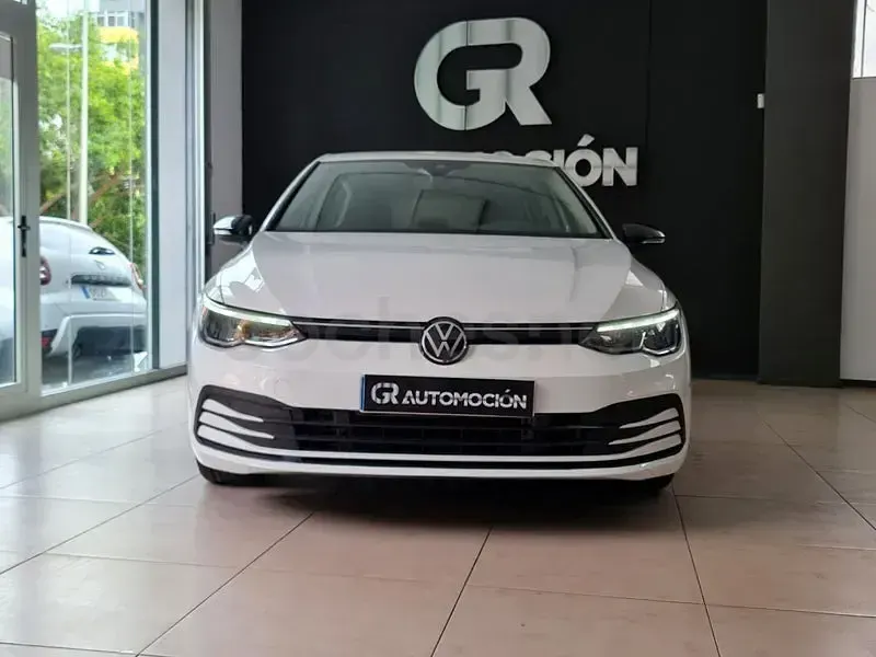 Usado VW Golf VIII 110 CV (80 kW) 2021 Blanco Berlina