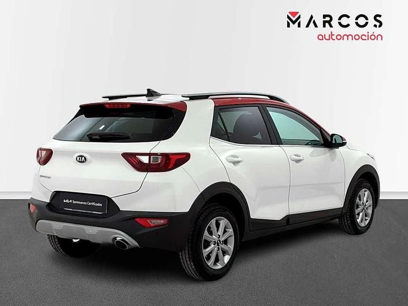 Usado Kia Stonic 84 CV (61 kW) 2021 Blanco SUV