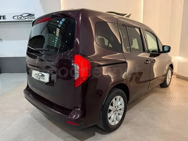 Usado Mercedes T180 116 CV (85 kW) 2023 Violeta / lila Monovolumen