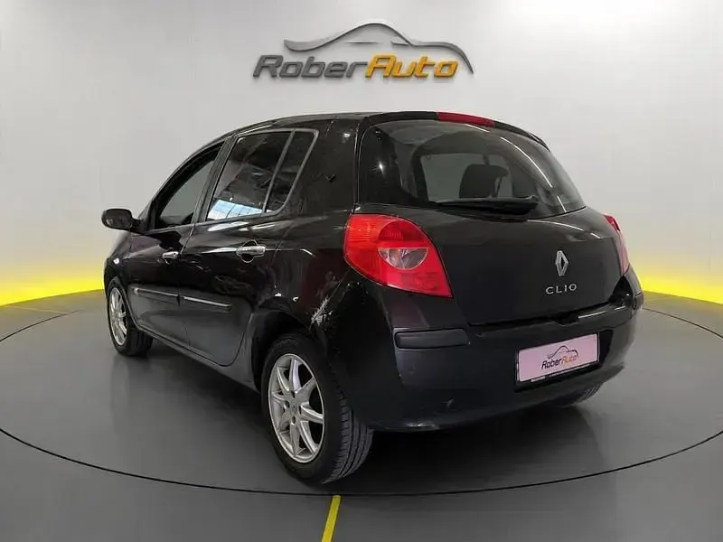 Usado Renault Clio Authentique 85 CV (62 kW) 2007 Negro