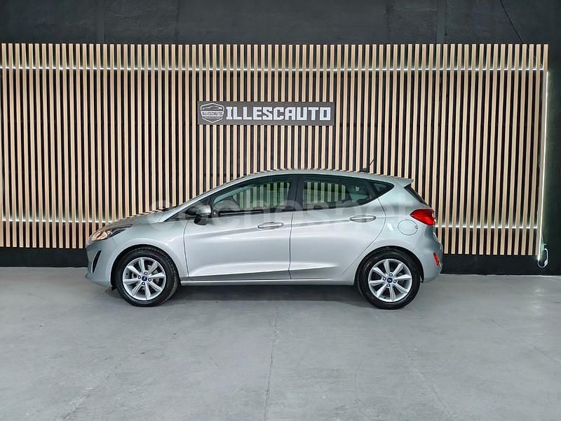 Usado Ford Fiesta Limited 75 CV (55 kW) 2021 Gris / plata Berlina