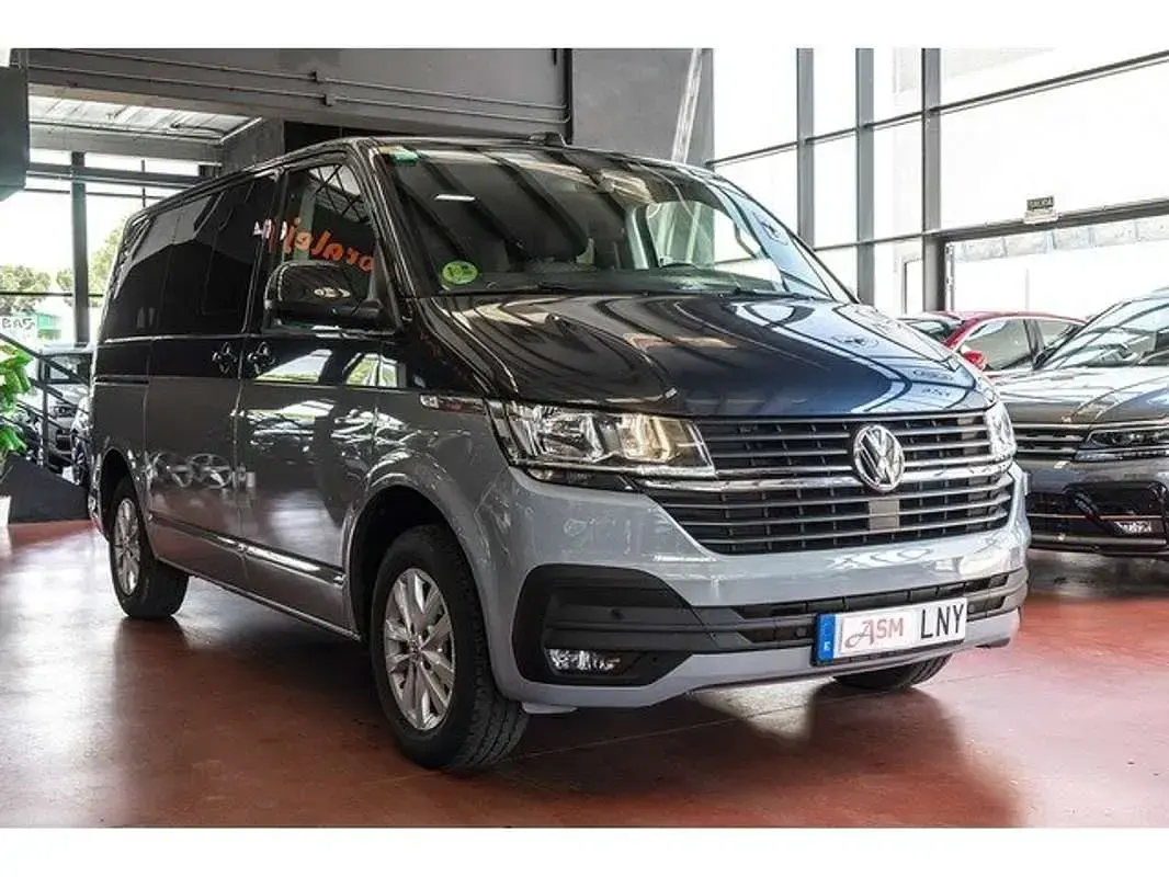 Usado VW Multivan 110 CV (80 kW) 2021 Azul Monovolumen