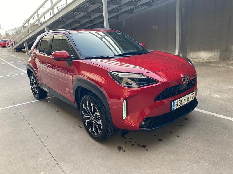Usado Toyota Yaris Hybrid Active 116 CV (85 kW) 2025 Rojo