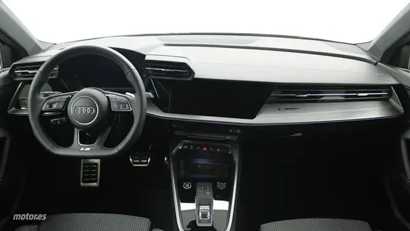 Usado Audi A3 Ambiente 204 CV (150 kW) 2024 Azul Berlina