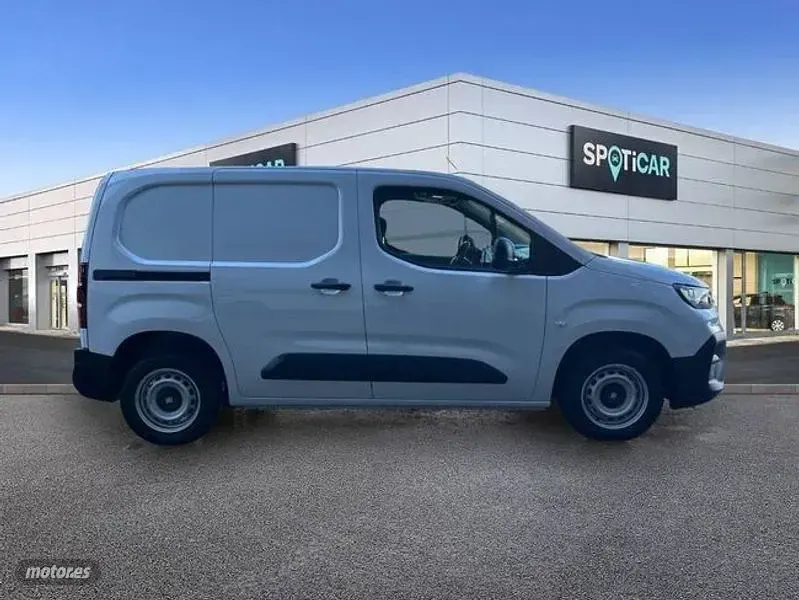 Usado Fiat Doblò 102 CV (75 kW) 2025 Blanco Monovolumen