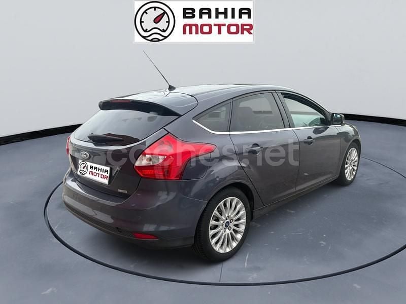 Usado Ford Focus Trend 125 CV (91 kW) 2012 Gris / plata Berlina