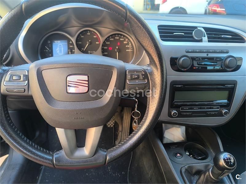 Gris / plata Usado 2010 Seat Leon Style Berlina | 5500 € (Precio justo) - Imagen 1/3