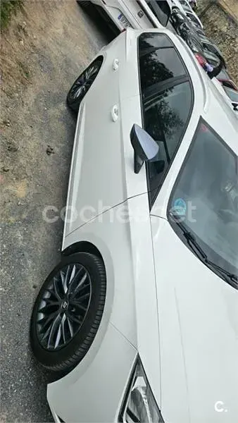 Usado Seat Leon ST CONNECT 110 CV (80 kW) 2016 Blanco Familiar