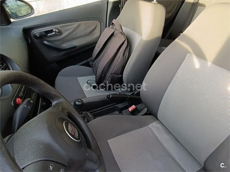 Usado Seat Ibiza 75 CV (55 kW) 2005 Gris / plata Utilitario