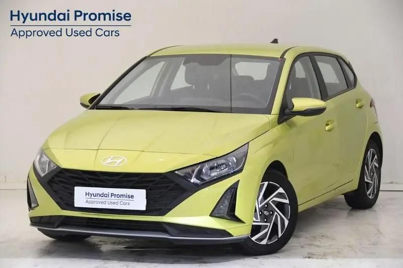 Verde Usado 2024 Hyundai i20 | 15.490 € (Precio justo) - Imagen 1/4