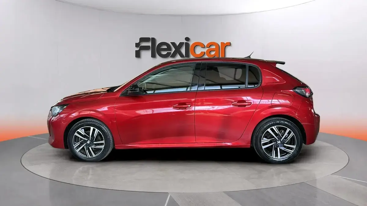 Usado Peugeot 208 Allure 101 CV (74 kW) 2023 Granate Utilitario