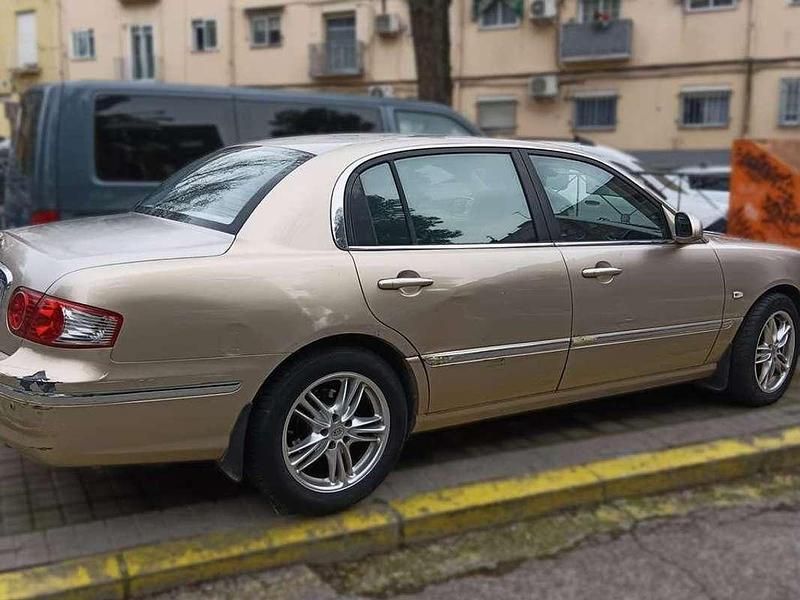Käytetty Kia Opirus 203 HP (149 kW) 2005 Peessi Sedan