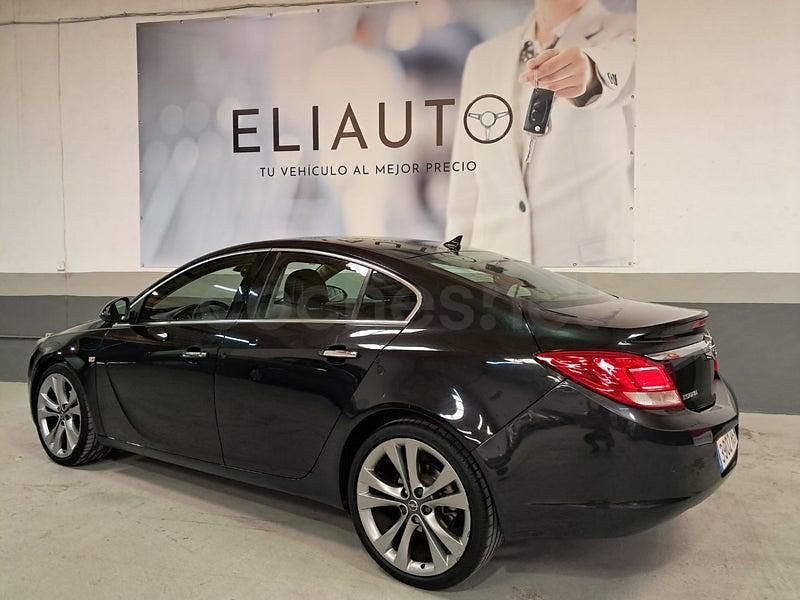 Usado Opel Insignia Edition 140 CV (102 kW) 2011 Negro Berlina