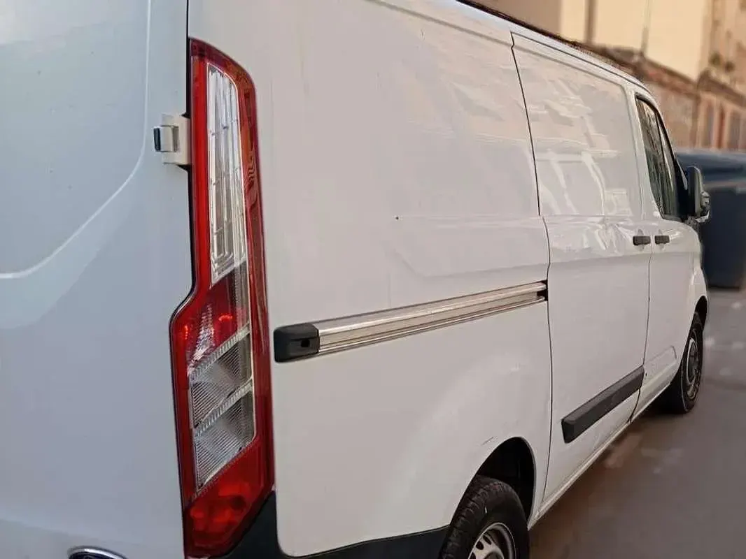 Usado Ford Transit Custom Ambiente 105 CV (77 kW) 2016 Blanco Van