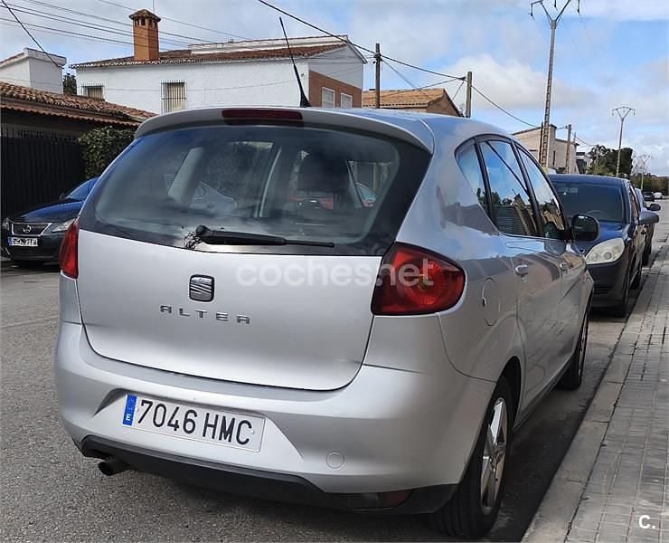 Usado Seat Altea Reference 105 CV (77 kW) 2012 Gris / plata Monovolumen