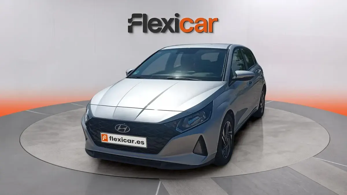 Usado Hyundai i20 101 CV (74 kW) 2023 Gris Utilitario
