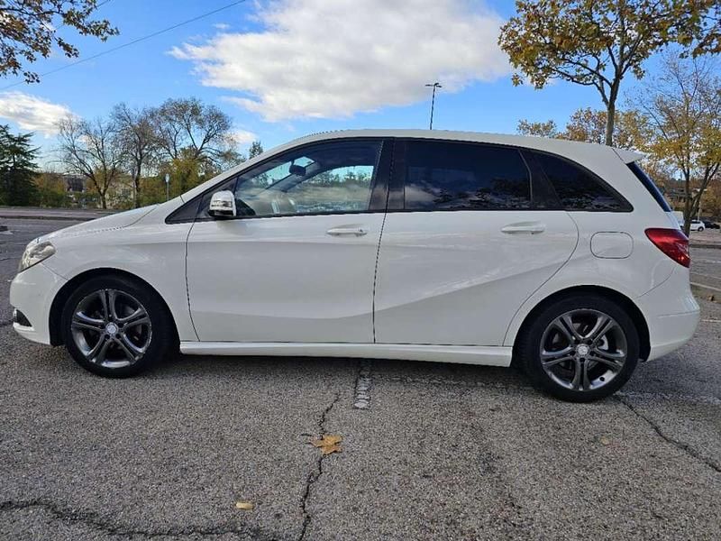 Usado Mercedes B180 109 CV (80 kW) 2015 Blanco Monovolumen