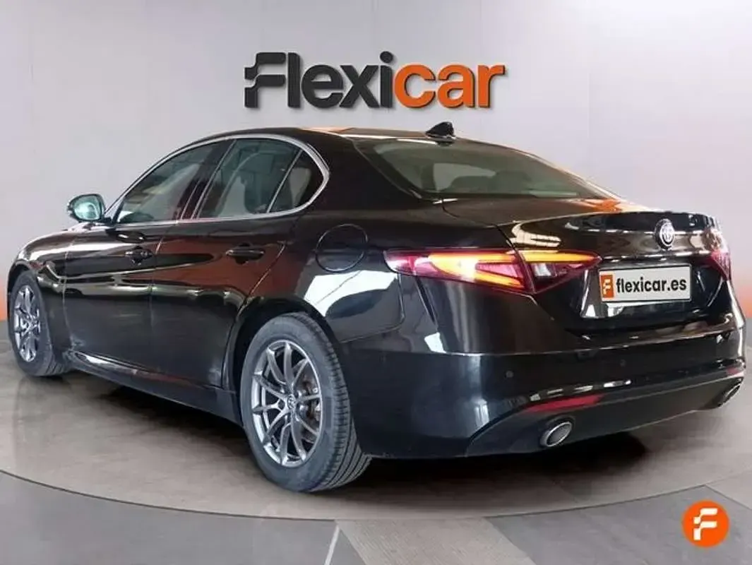 Usado Alfa Romeo Giulia Super 179 CV (131 kW) 2017 Negro Berlina