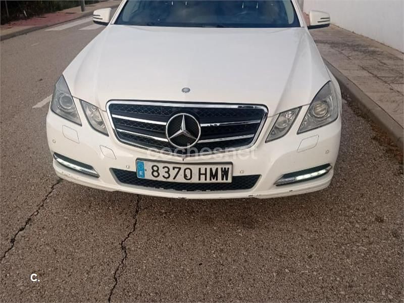 Usado Mercedes E220 170 CV (125 kW) 2012 Blanco Familiar