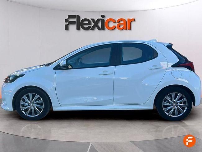 Usado Toyota Yaris Hybrid Active 116 CV (85 kW) 2023 Blanco Berlina