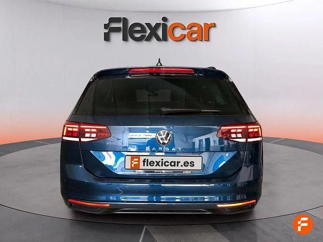 Usado VW Passat 122 CV (89 kW) 2023 Azul Familiar