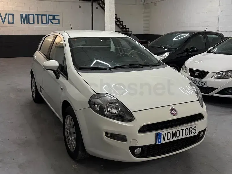 Usado Fiat Punto Pop 77 CV (56 kW) 2014 Blanco Utilitario