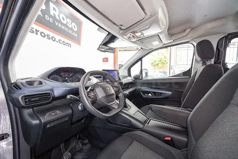 Usado Peugeot Rifter GT 130 CV (95 kW) 2023 Gris / plata Monovolumen