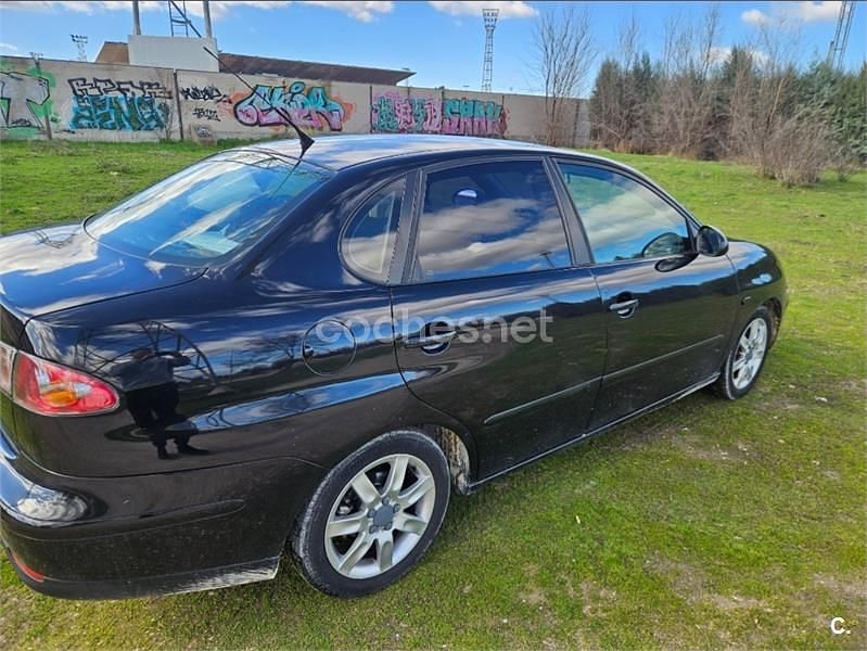 Usado Seat Cordoba 100 CV (73 kW) 2006 Negro Berlina