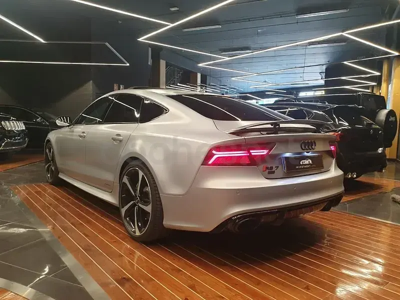 Usado Audi RS7 Sportback 560 CV (411 kW) 2015 Gris / plata Utilitario