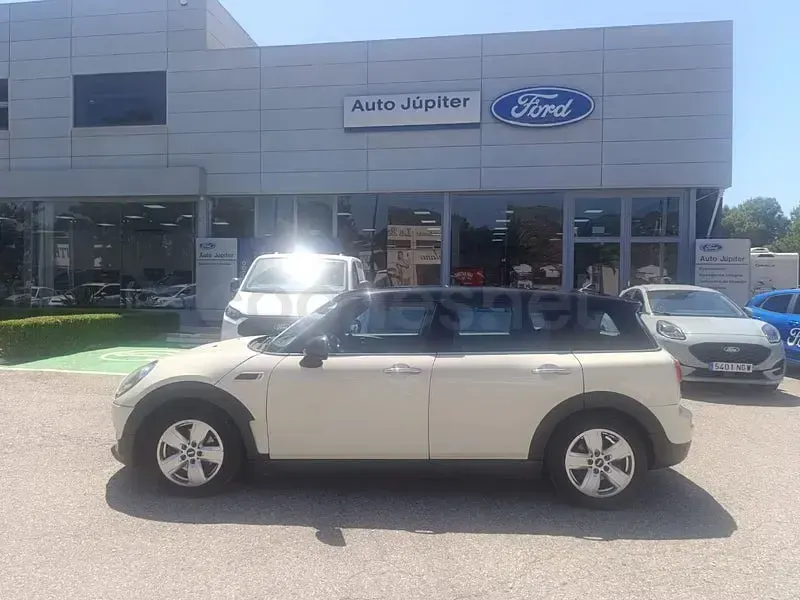 Usado Mini Cooper Clubman 136 CV (100 kW) 2016 Beige Familiar