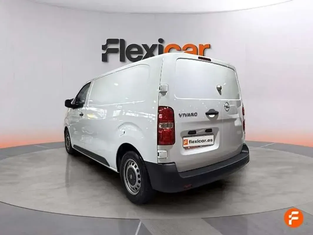 Usado Opel Vivaro-e Combi 120 CV (88 kW) 2025 Blanco Monovolumen