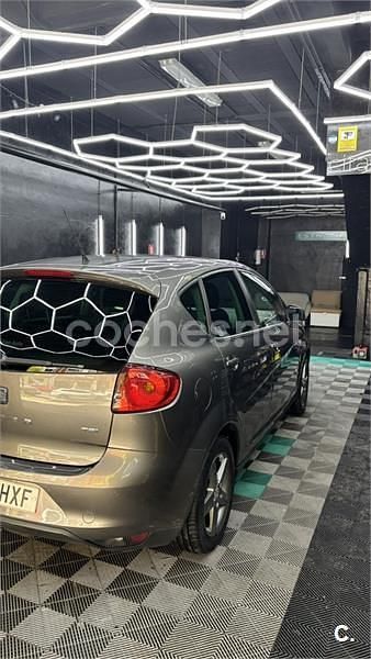Usado Seat Altea I-Tech 105 CV (77 kW) 2014 Marrón Monovolumen