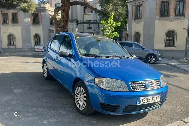 Usado Fiat Punto Classica 70 CV (51 kW) 2006 Azul Utilitario