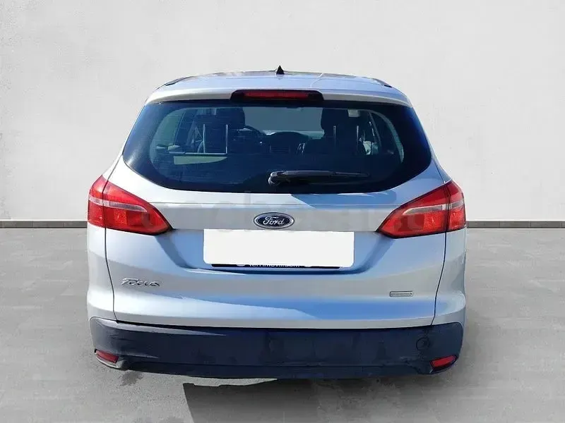 Usado Ford Focus Business Edition 125 CV (91 kW) 2016 Gris / plata Familiar