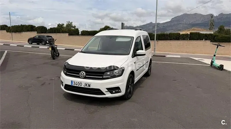 Usado VW Caddy Trendline 102 CV (75 kW) 2015 Blanco Monovolumen