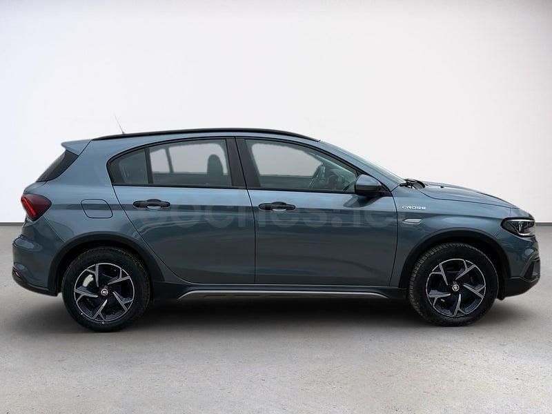 Usado Fiat Tipo Cross 130 CV (95 kW) 2022 Azul Berlina
