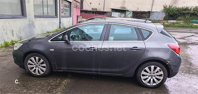 Usado Opel Astra Sport 110 HP (80 kW) 2011 Castanho Sedan