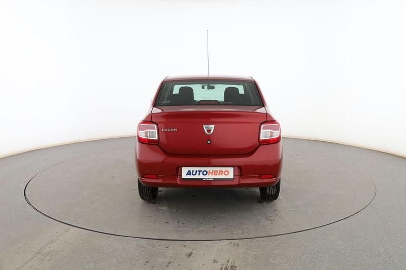 Usado Dacia Logan Ambiance 75 CV (55 kW) 2016 Rojo Berlina
