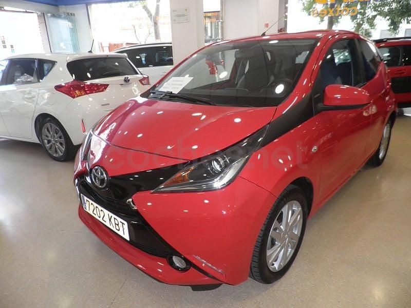 Usado Toyota Aygo X-cite 69 CV (50 kW) 2017 Rojo Utilitario