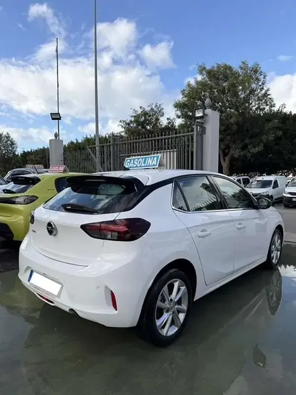 Usado Opel Corsa Elegance 101 CV (74 kW) 2022 Blanco Utilitario