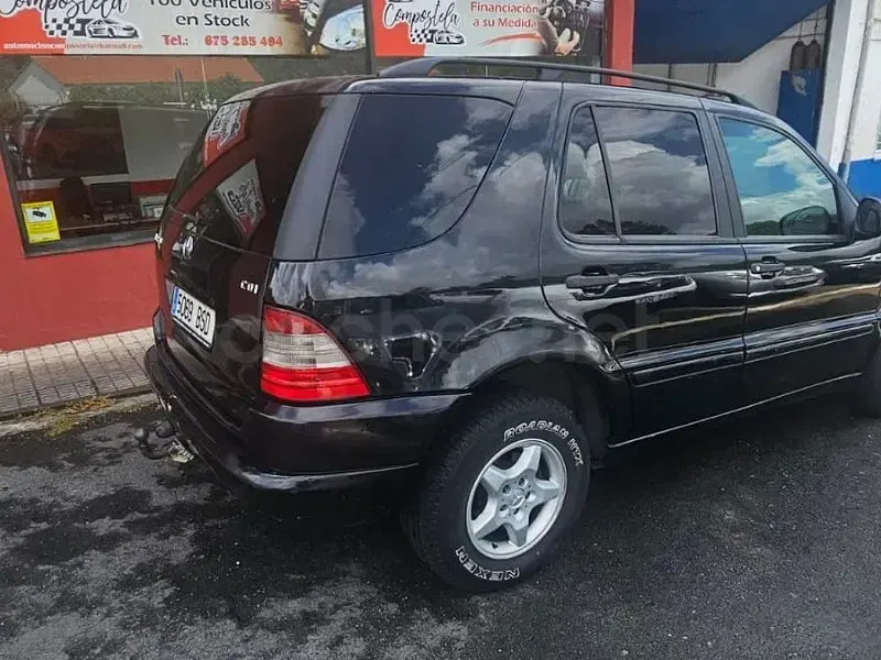 Usado Mercedes ML270 163 CV (119 kW) 2002 Negro SUV