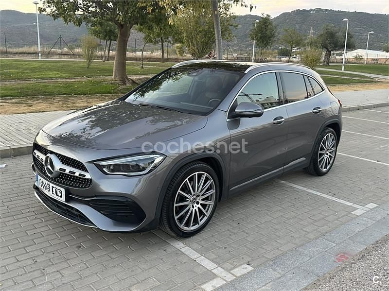 Gris / plata Usado 2021 Mercedes GLA200 SUV | 35.900 € (Caro) - Imagen 1/4