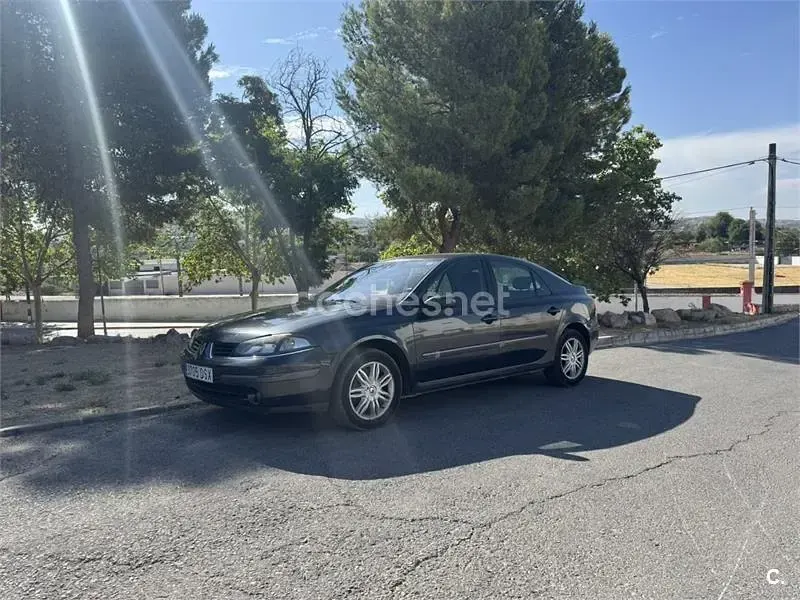 Usado Renault Laguna II Expression 110 CV (80 kW) 2005 Negro Berlina