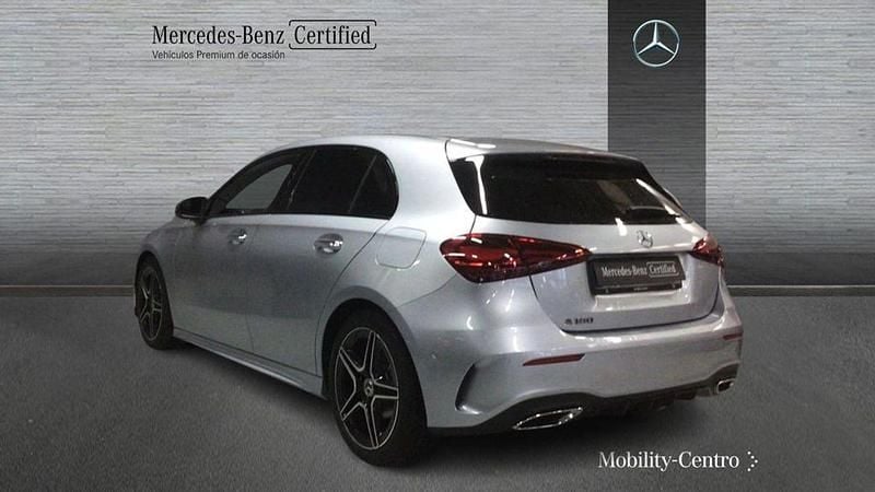 Usado Mercedes A180 136 CV (100 kW) 2024 Plateado Berlina