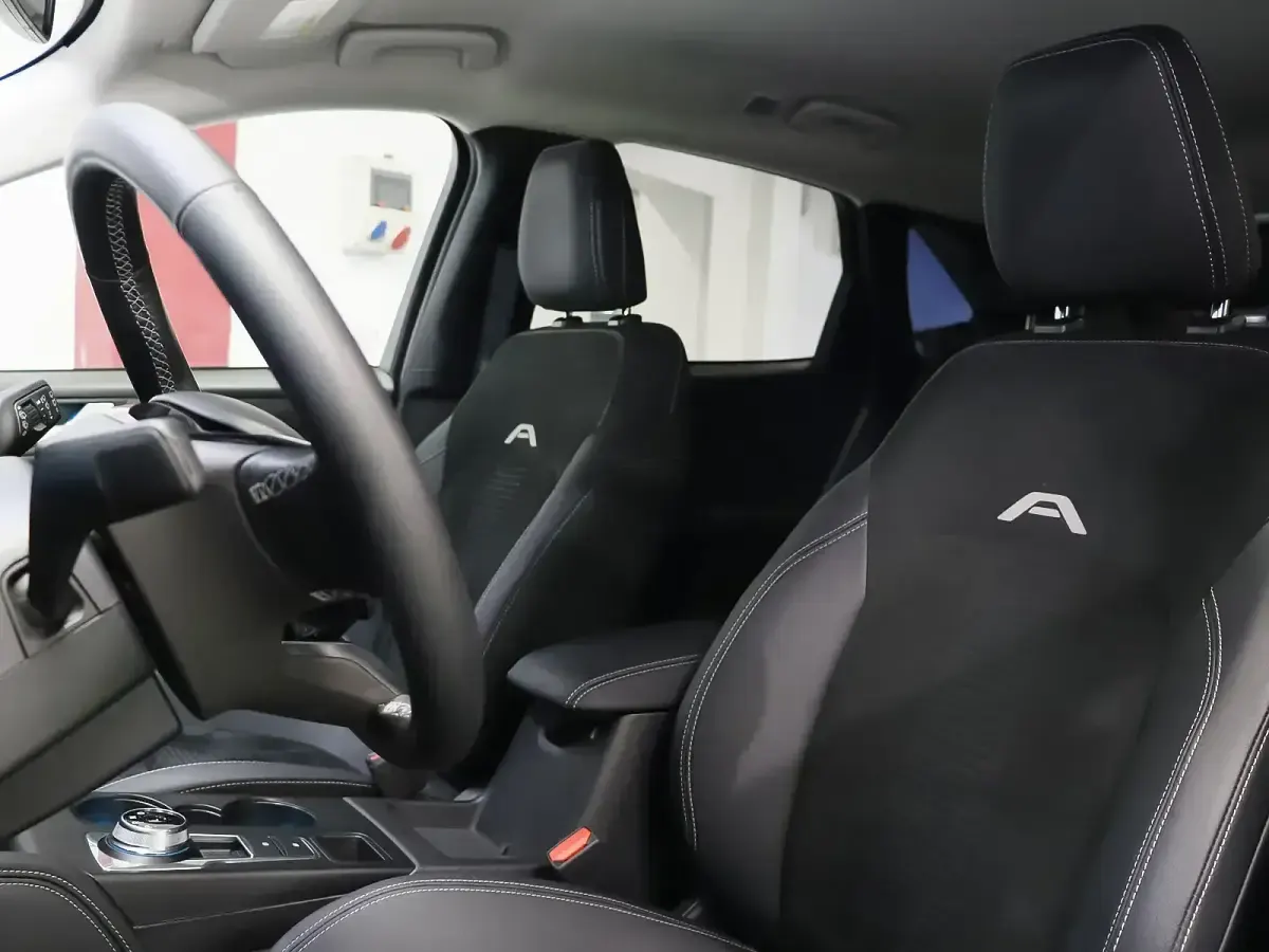 Usado Ford Kuga Active X 243 CV (178 kW) 2025 Gris SUV