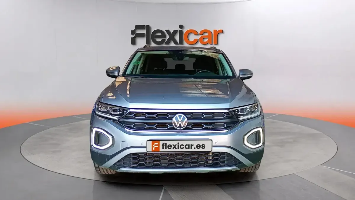 Usado VW T-Roc 116 CV (85 kW) 2024 Gris SUV
