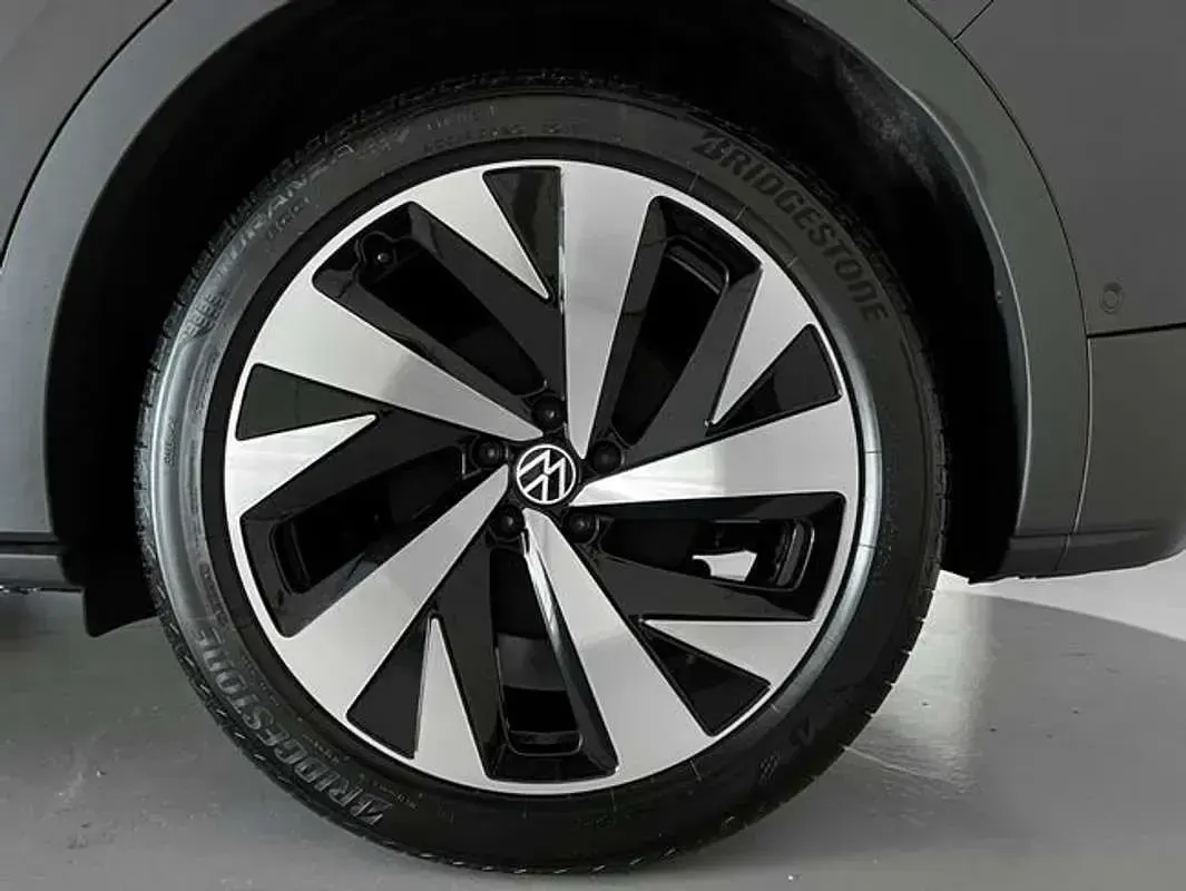 Usado VW ID.4 Pro 150 kW (204 CV) 2024 Gris SUV