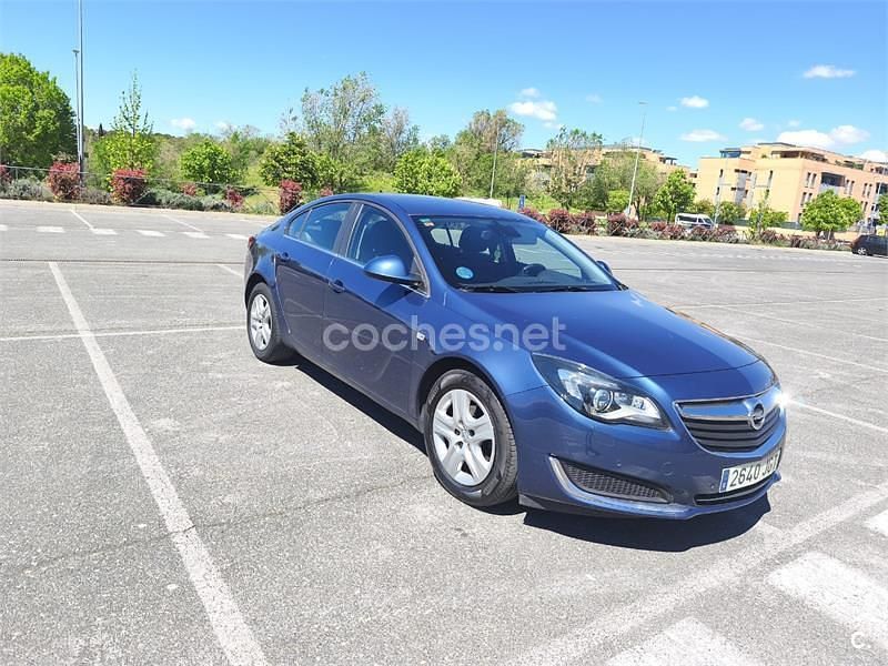 Usado Opel Insignia Selective 140 CV (102 kW) 2015 Azul Berlina